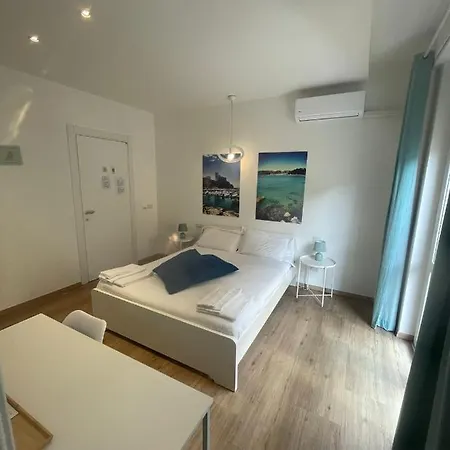 Gasthuis Colombo 32 La Spezia